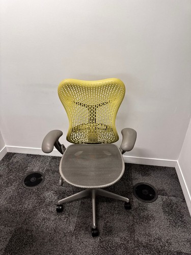 Herman miller mirra - mirra, desk